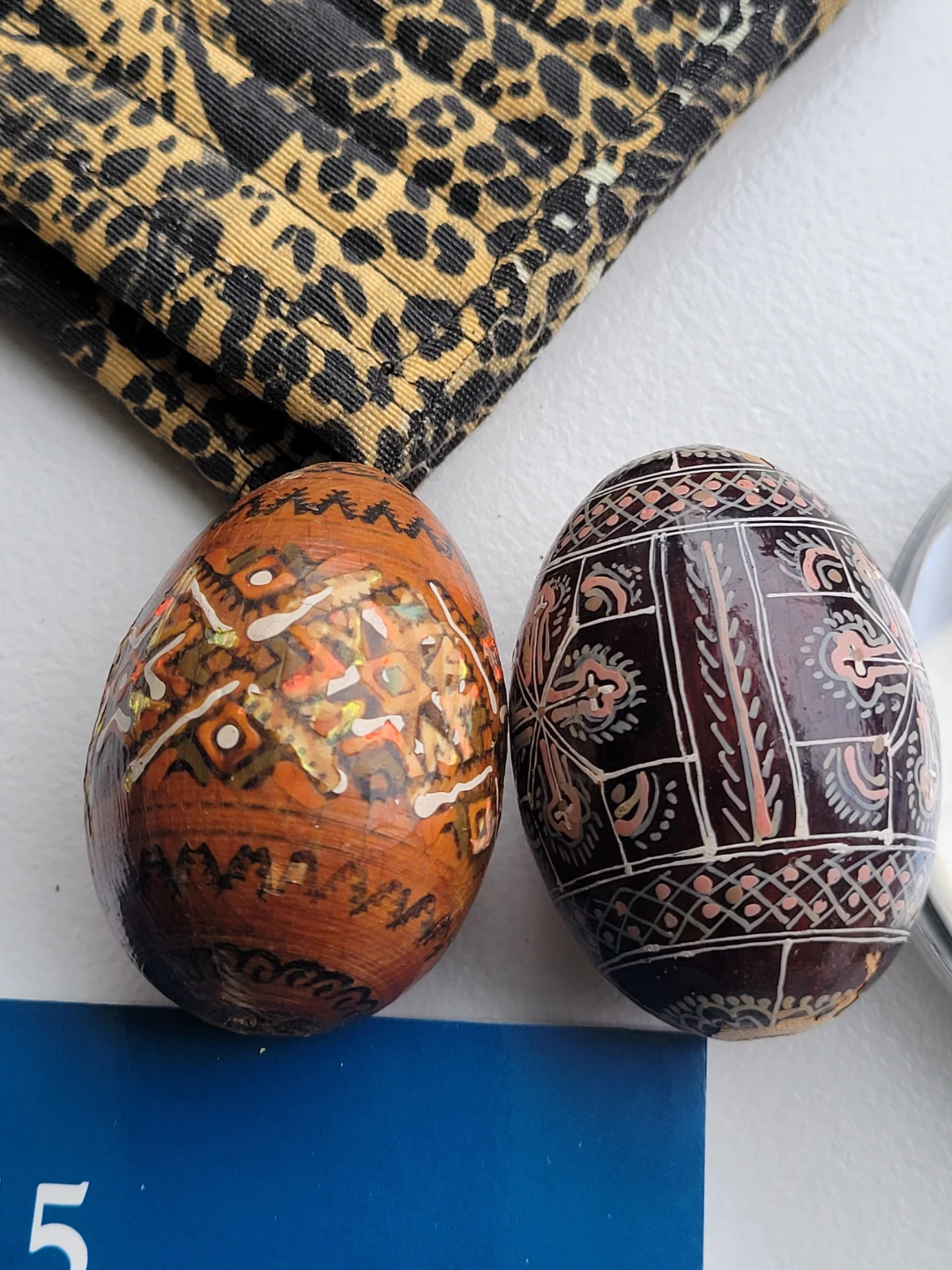 Ikea Vase. Wood Eggs.Paperweight.indian Head.Wallet.coin book - photo 3