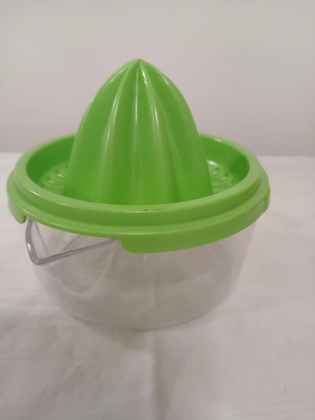 Green Citrus Juicer with Pitcher. Pick up only. - photo 2