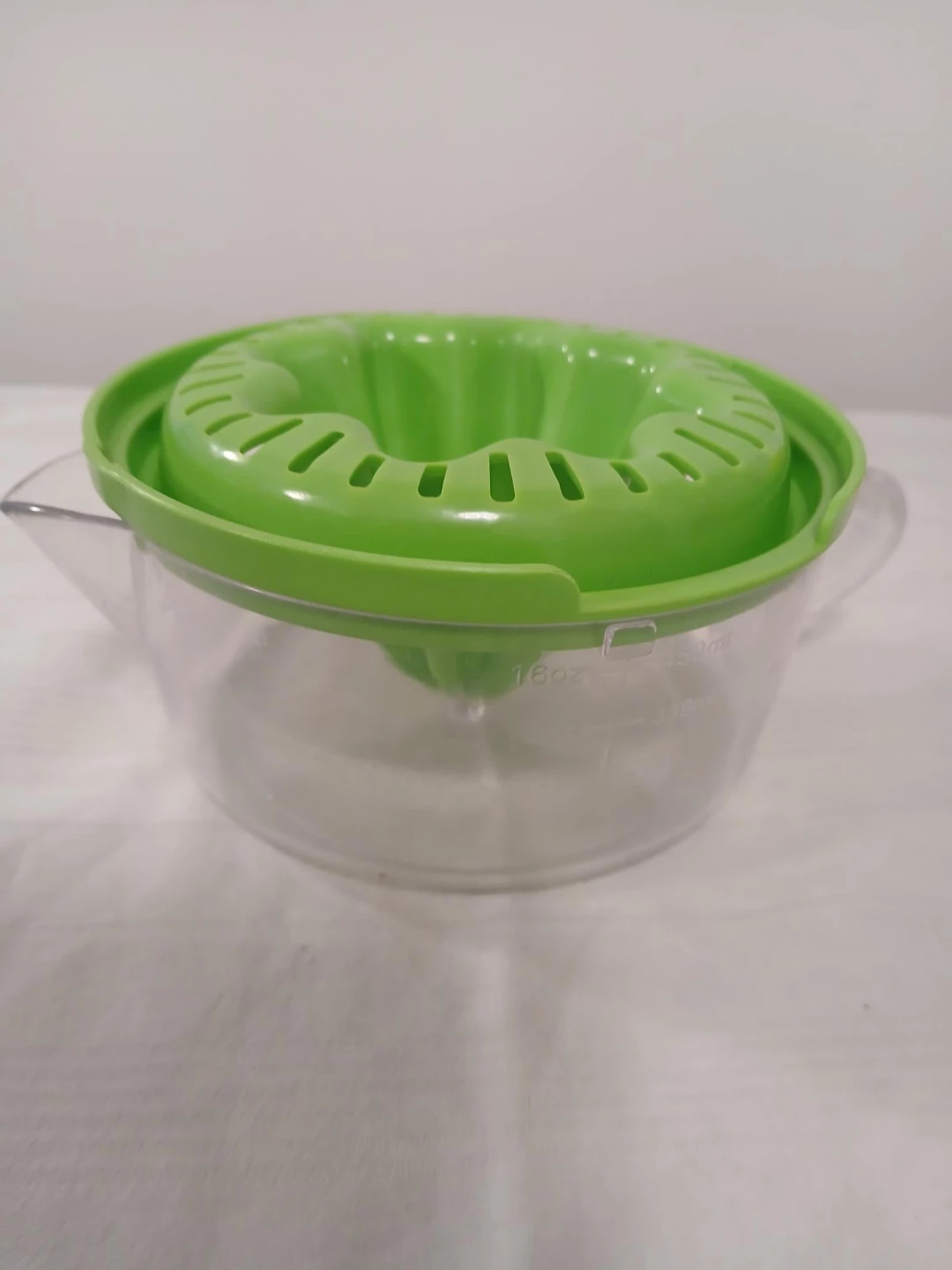 Green Citrus Juicer with Pitcher. Pick up only. - photo 3