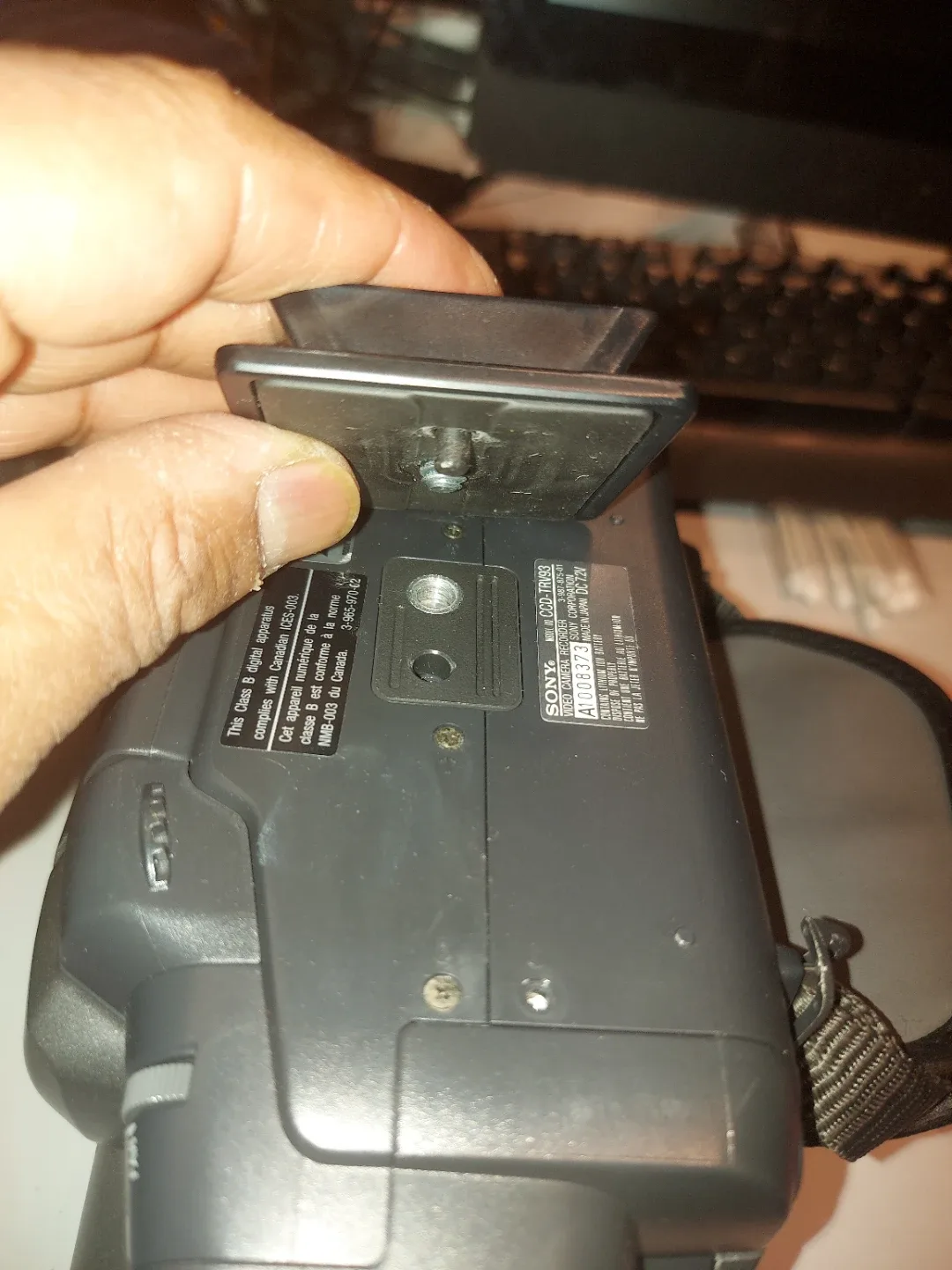 Sony Handycam DCR-TRV10 Digital Camcorder with Bag - photo 2