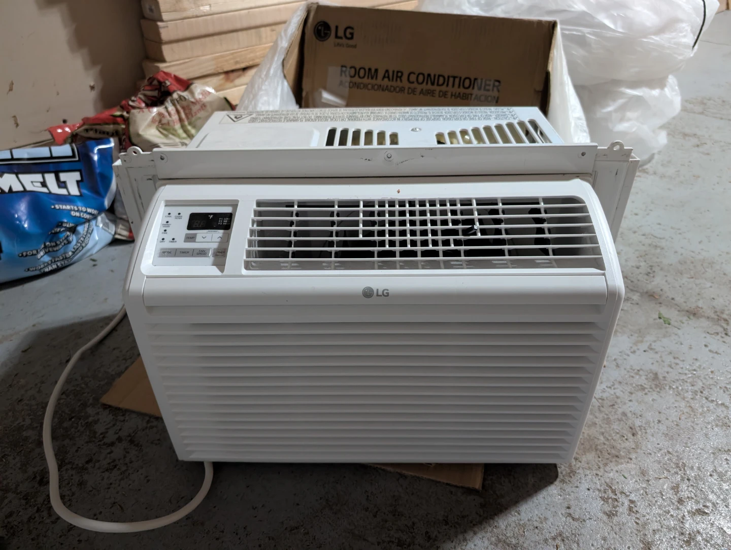 LG LW0817R Room Air Conditioner 8000 BTU