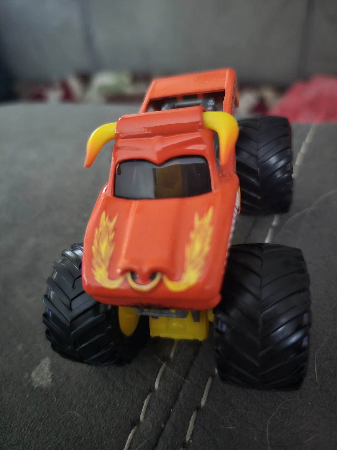 Hot Wheels Monster Truck El Toro Loco - photo 3