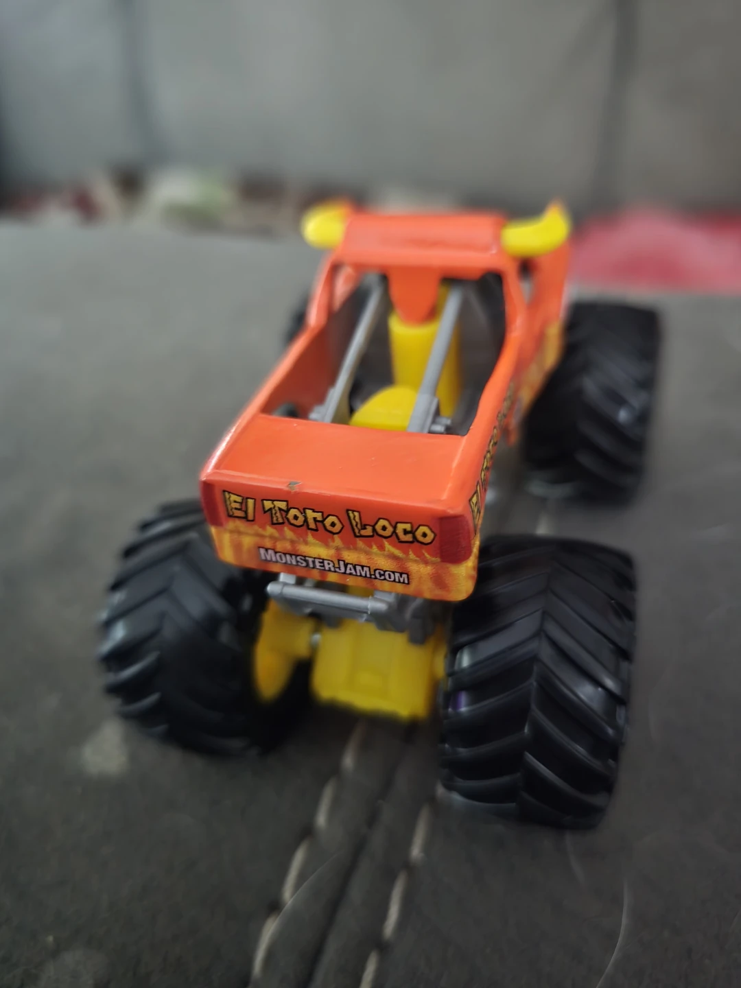 Hot Wheels Monster Truck El Toro Loco - photo 4
