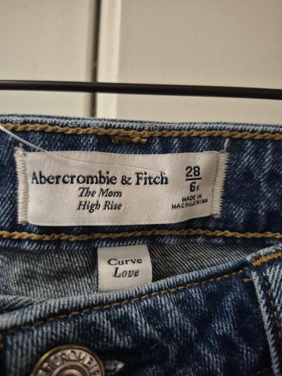 Abercrombie & Fitch The Mom High Rise Curve Love Jeans Size 28 - photo 4