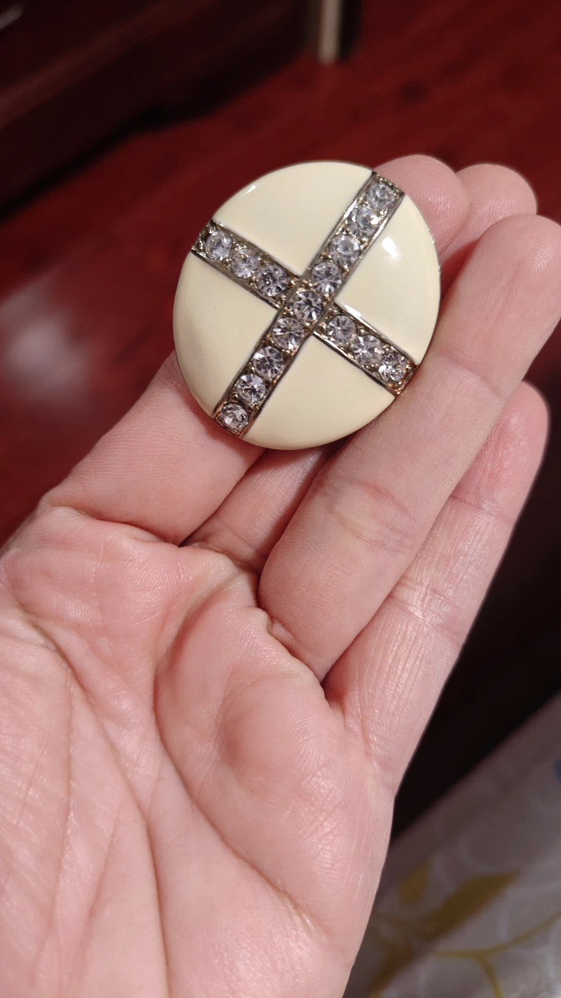 Cream and Rhinestone Statement Ring - photo 2