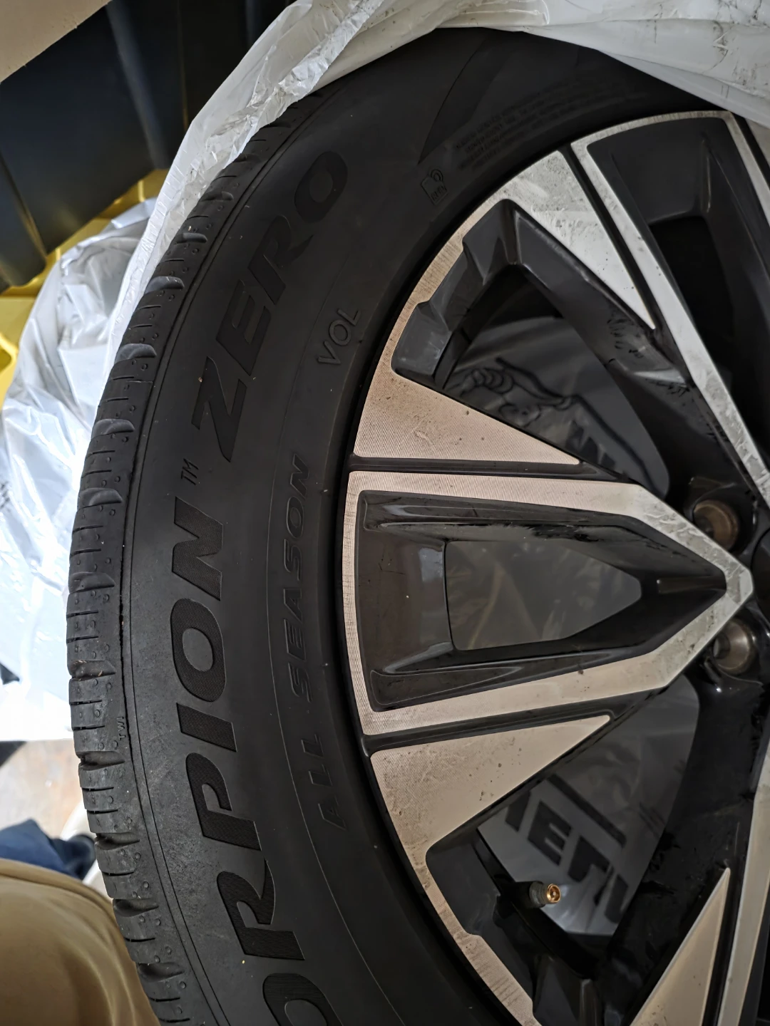 Pirelli Scorpion Zero All Season Tire 255/55R19 Volvo XC60 - photo 2