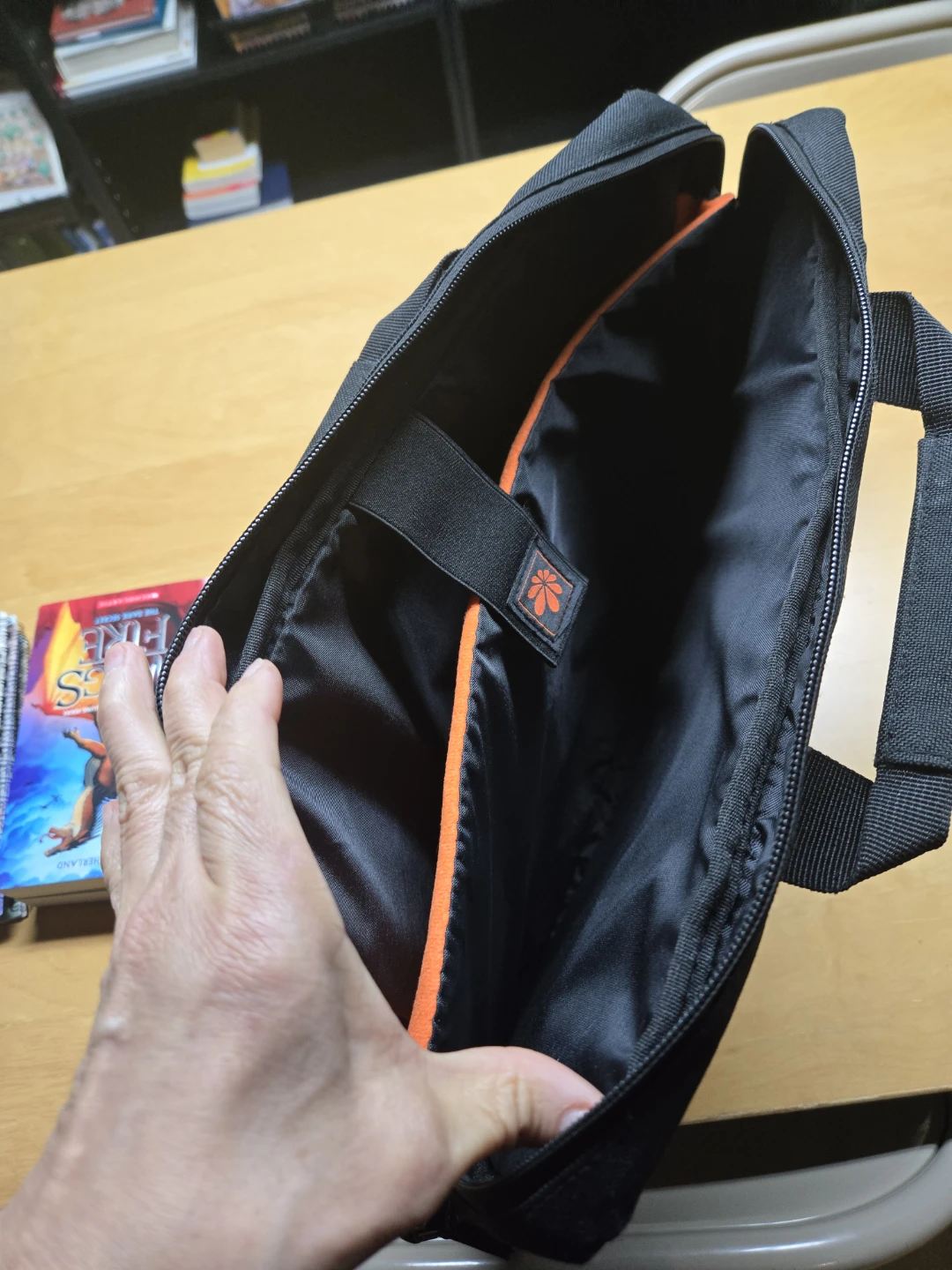 Miracase Black Messenger Bag - photo 2