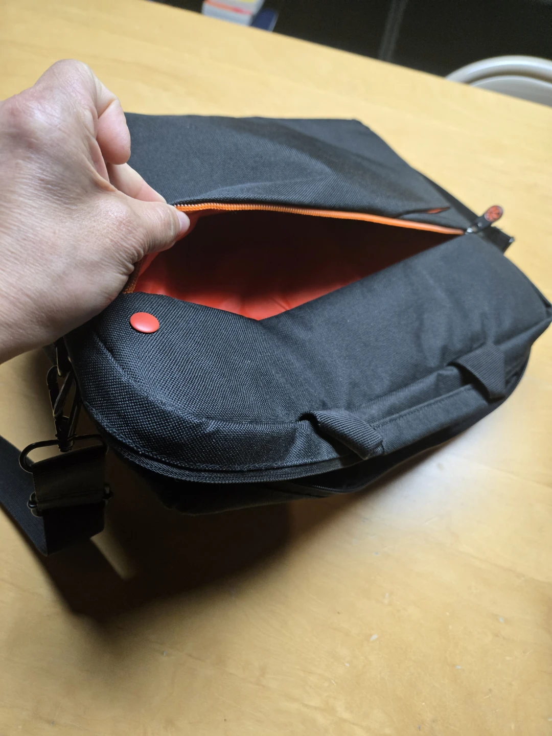 Miracase Black Messenger Bag - photo 4