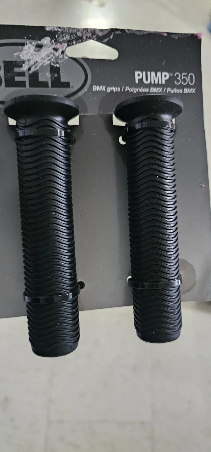 Bell Pump 350 BMX Grips Black