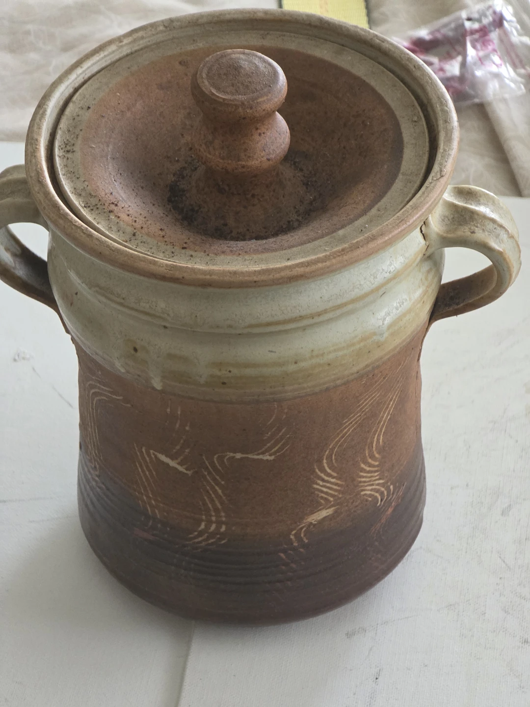 Pottery  lidded 6x 8 inches
