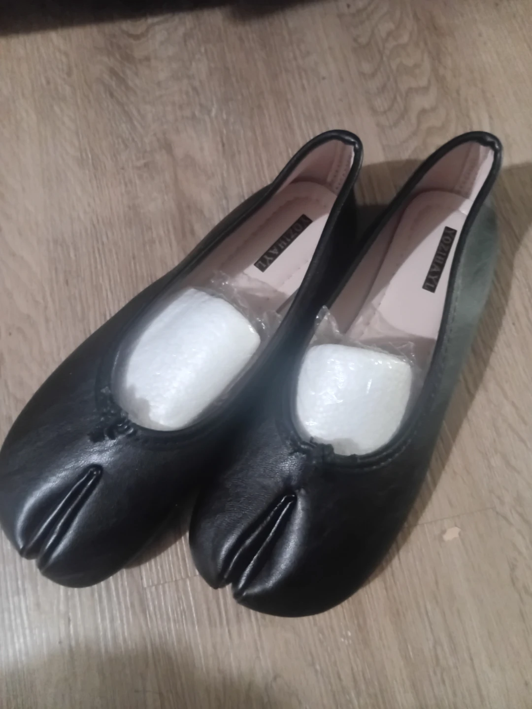 Black Split Toe Ballet Flats - photo 2