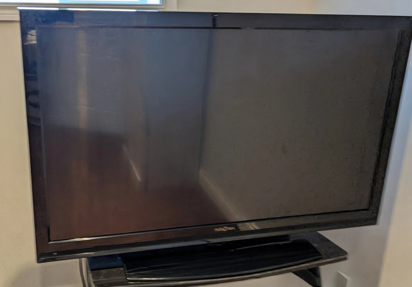 46" Insignia 1080p Flat Screen TV - photo 3