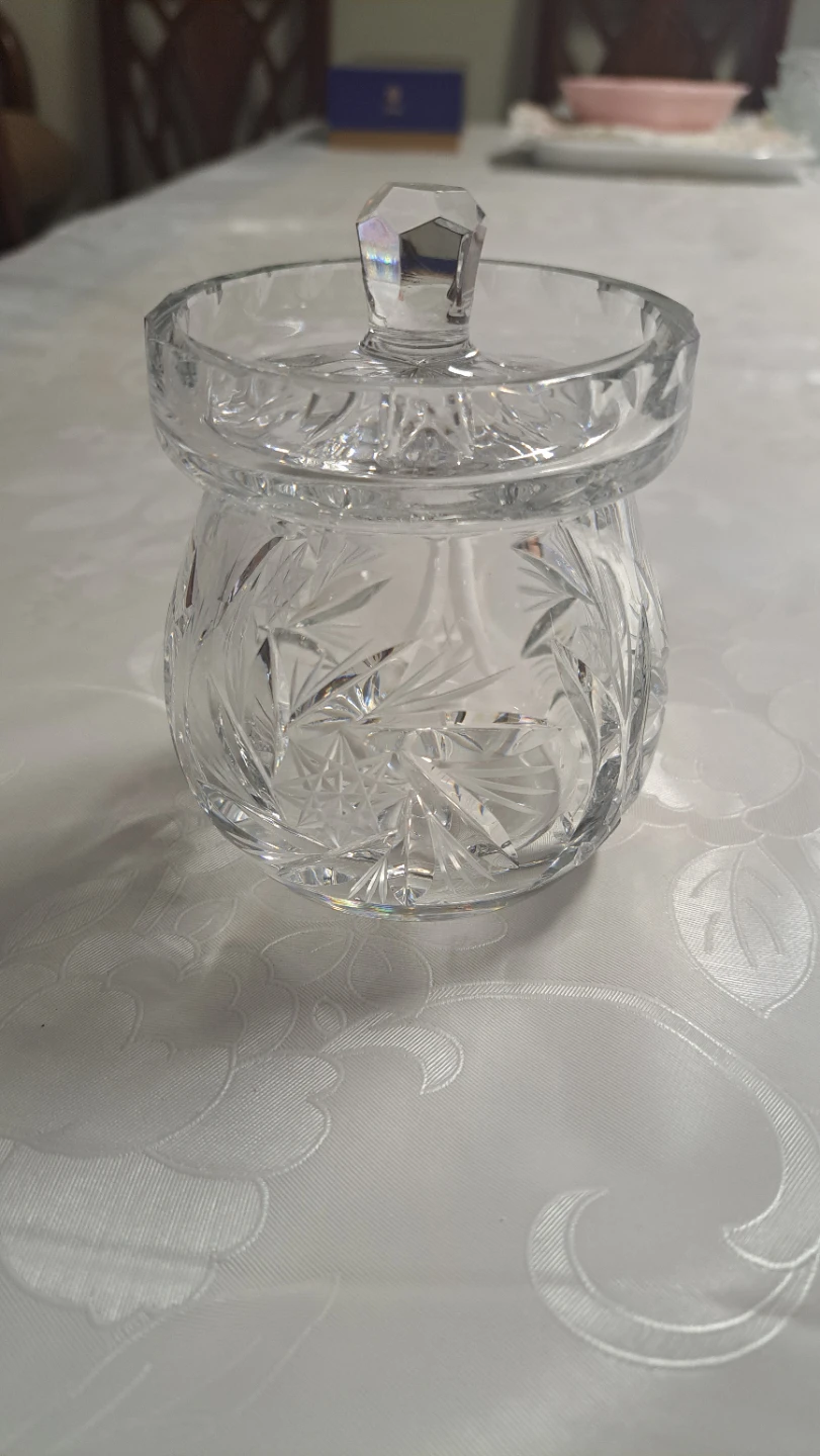 Crystal glass jar with lid