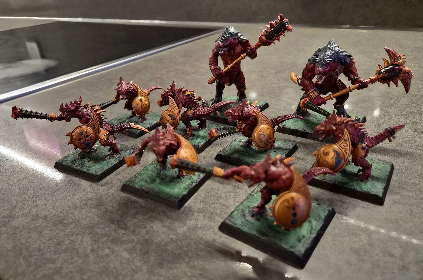 Warhammer - 7 Saurus warriors and 2 Kroxigors