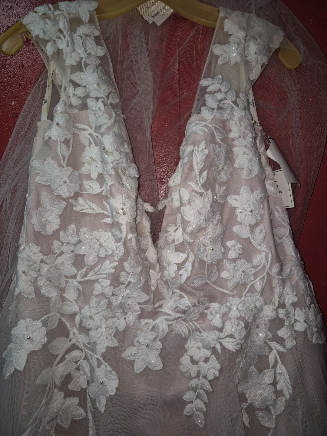 White Wedding Dress with Veil - photo 3