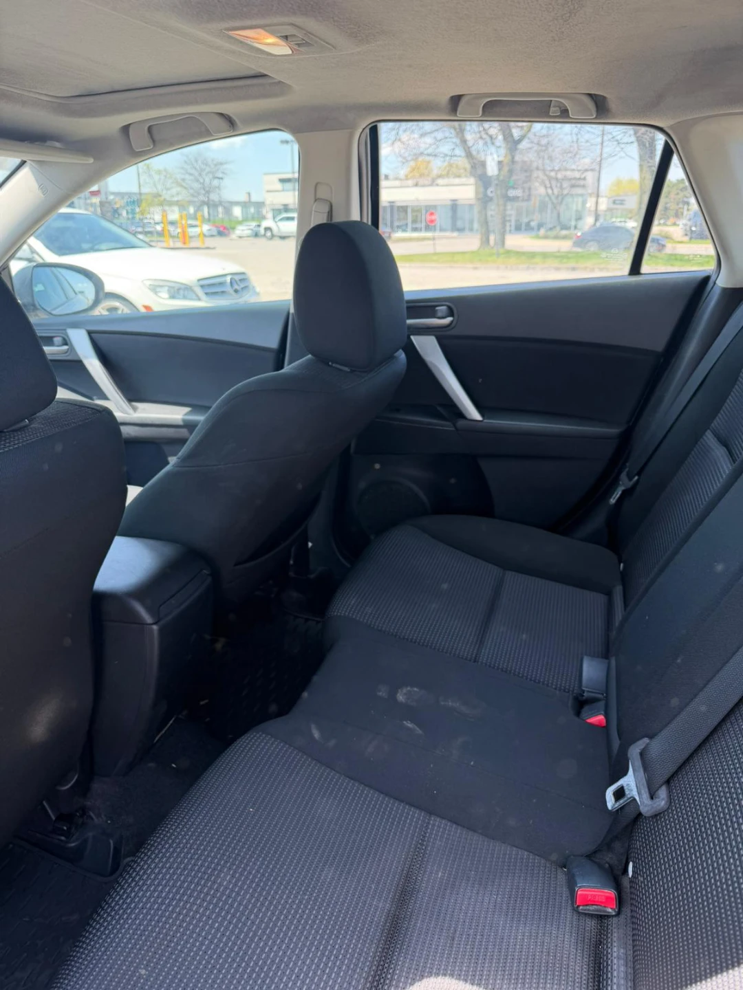 2013 Mazda3 Hatchback | 214,000 KM | Certified +  No Rust - photo 5