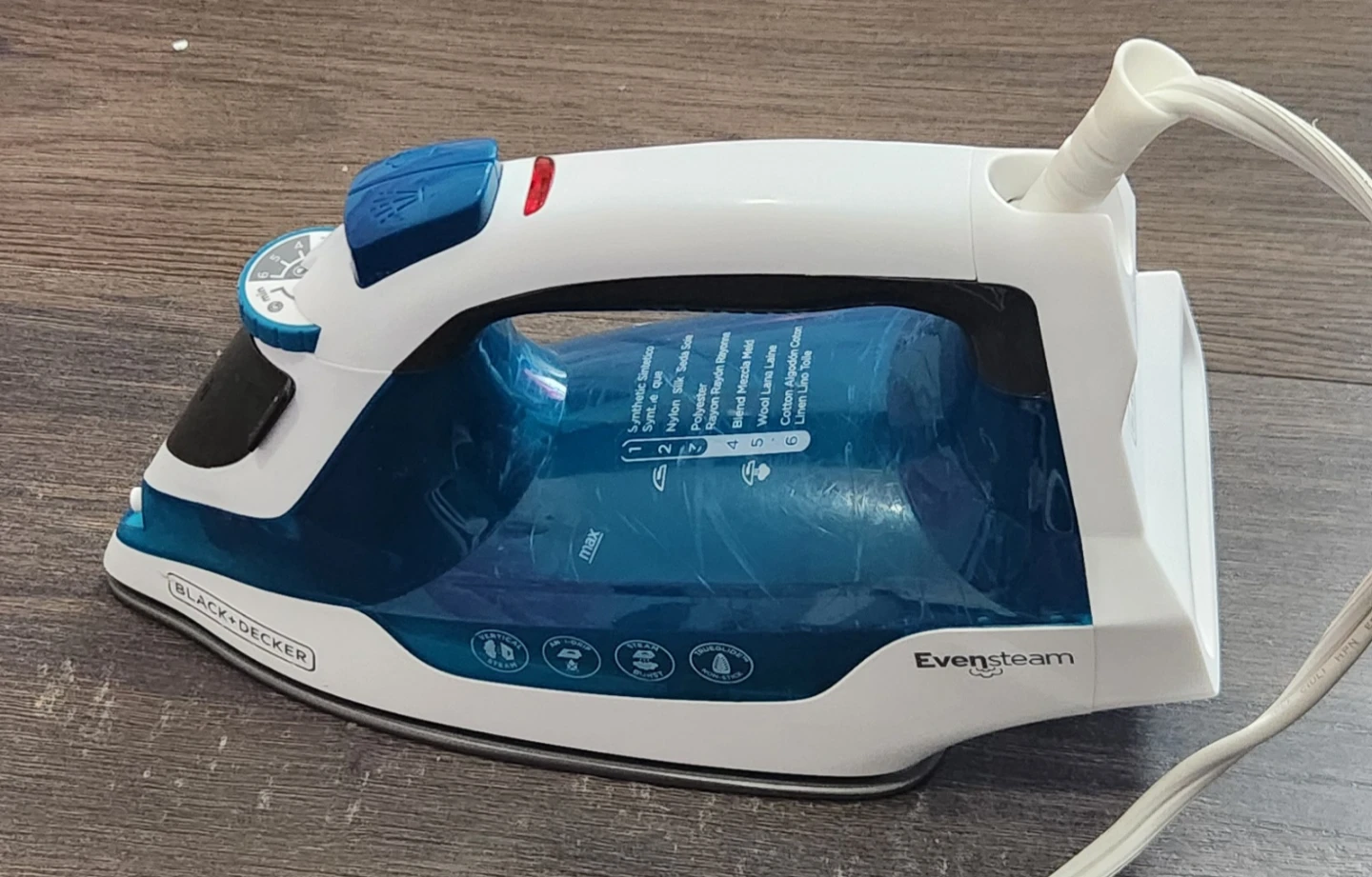 BLACK+DECKER EvenSteam Iron - photo 2