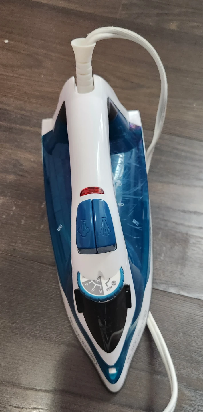 BLACK+DECKER EvenSteam Iron - photo 3