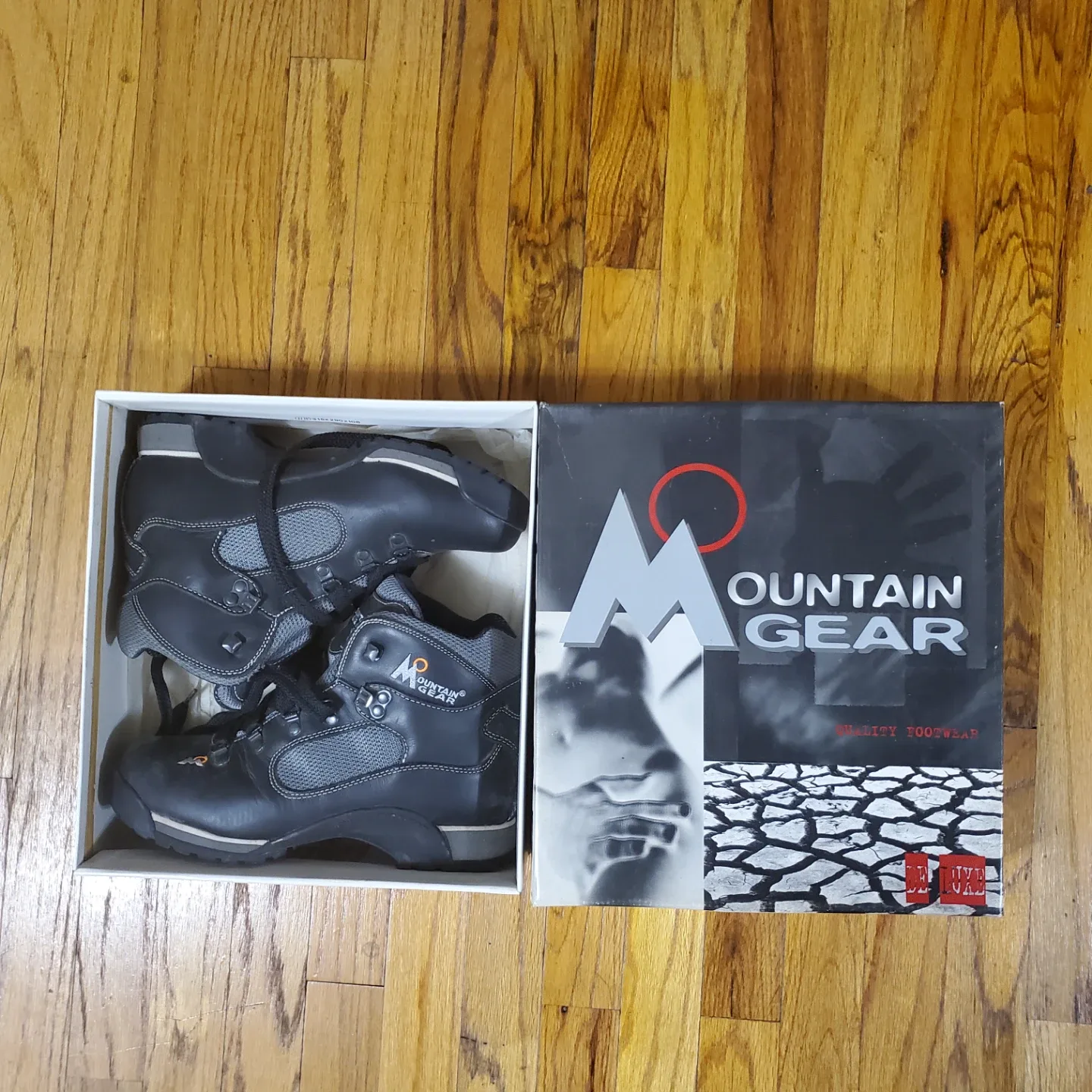Mountain Gear Black Hiking Boots with Box