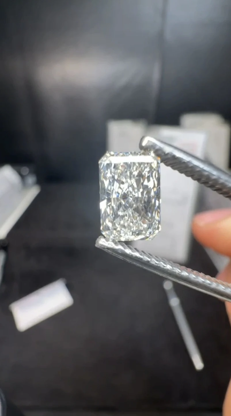 1.54ct Lab-Grown Radiant Cut Diamond (IGI Certified) ✨