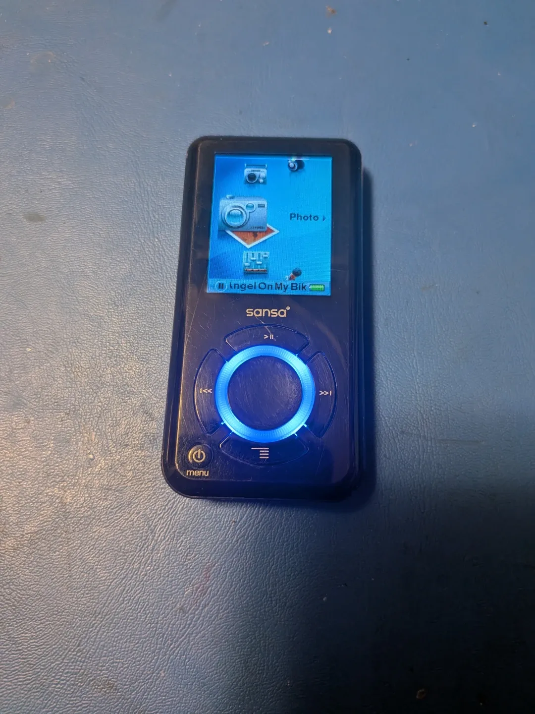 SanDisk Sansa mp3 player 8gb