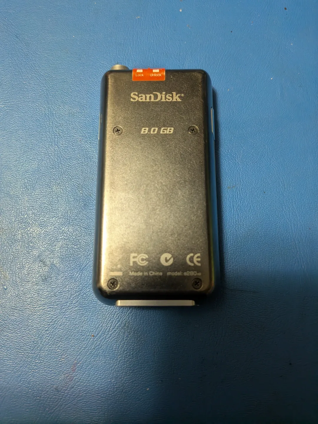 SanDisk Sansa mp3 player 8gb - photo 2