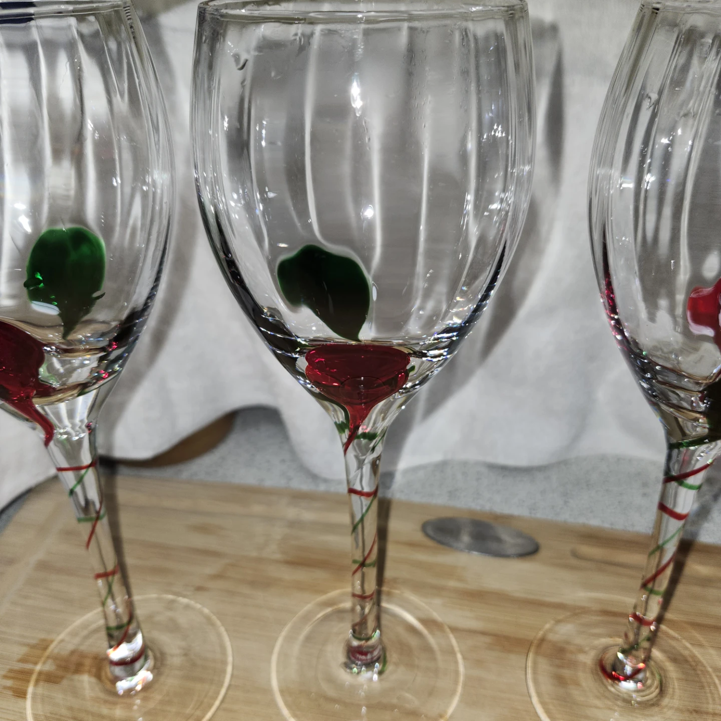 Set of 4 Glasses with Red and Green Accents - photo 3