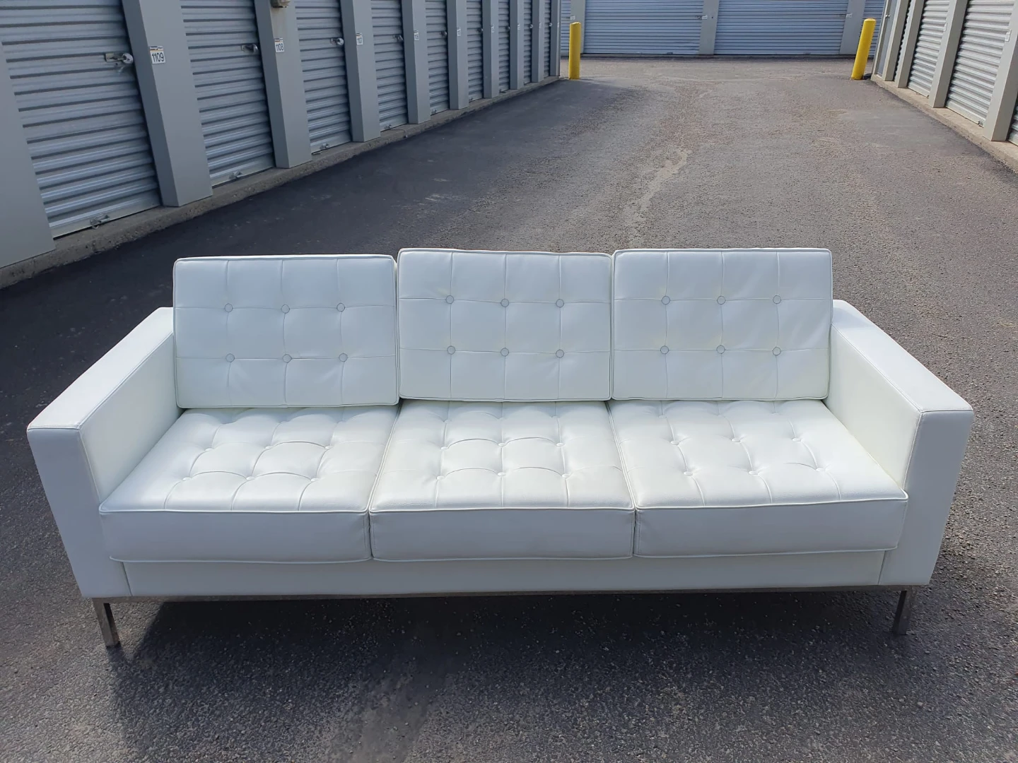 White Tufted Sofa Set - photo 2