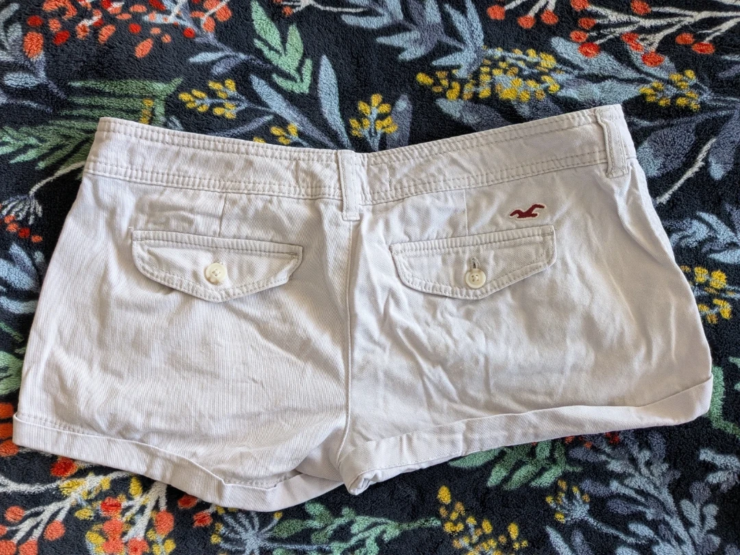 2 Pairs of Women's Shorts - Hollister & American Eagle - photo 3