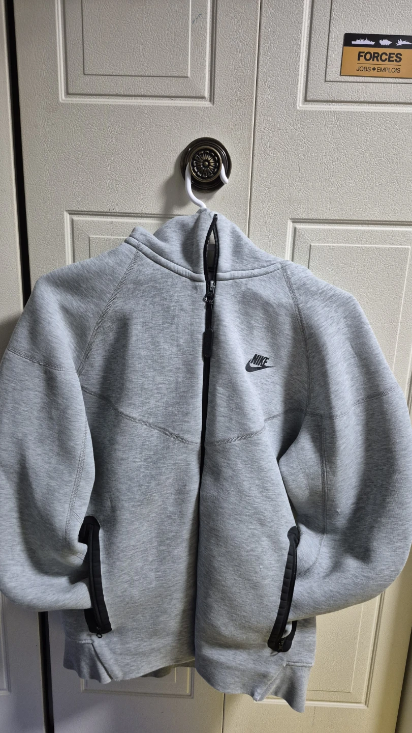 Nike Tech Fleece - Medium