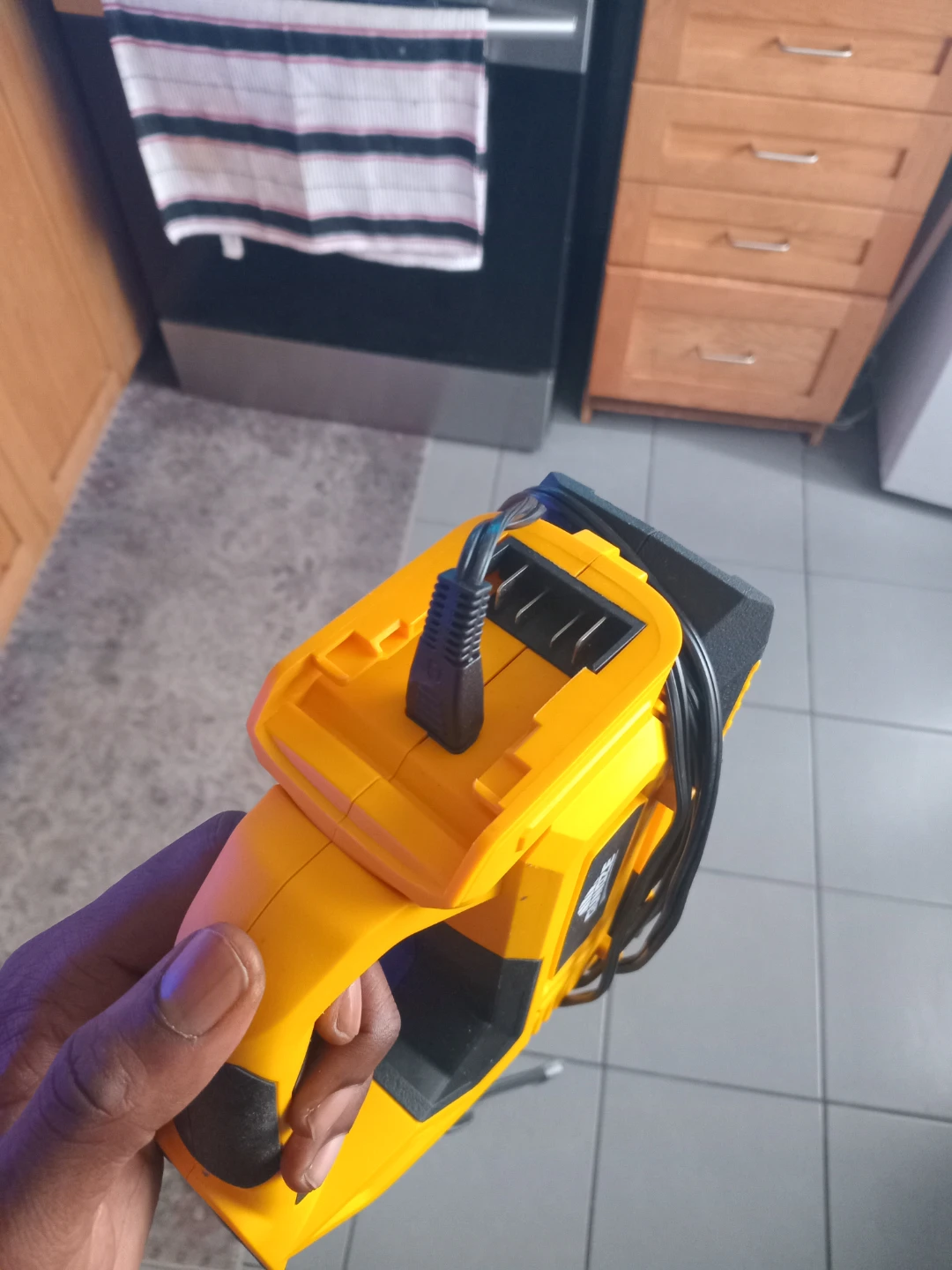 Corded tire inflator - photo 4