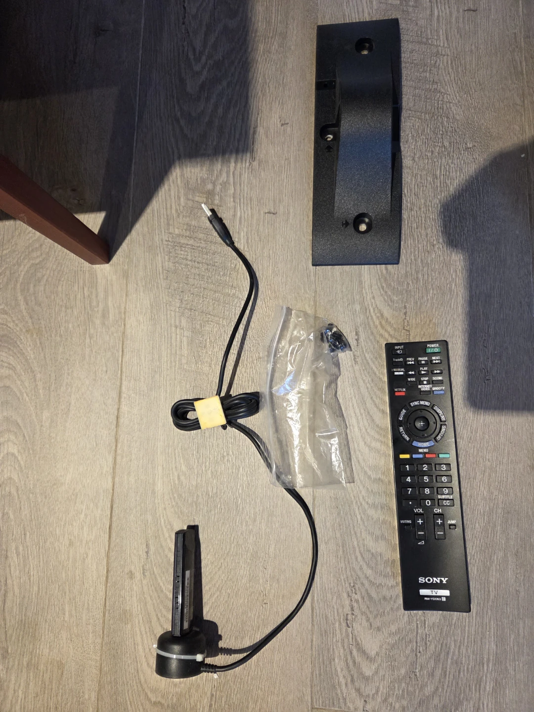 Sony Bravia EX52 32" LCD Digital Color TV - photo 5