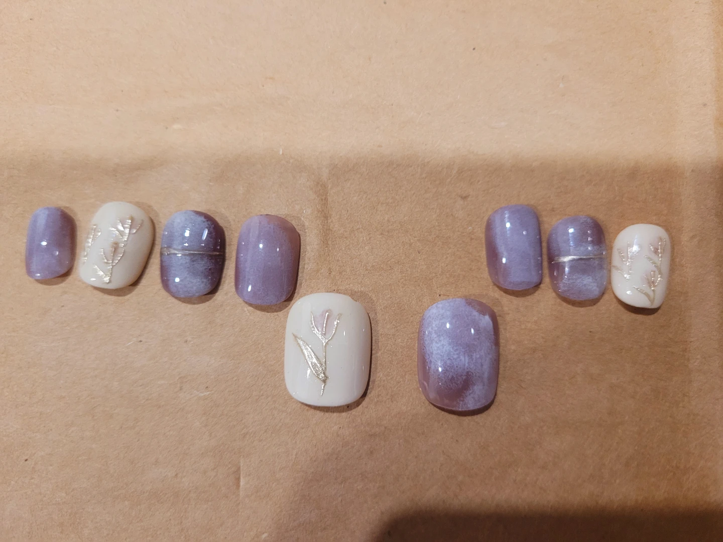 Purple and cream press-on nails with floral design - Set of 9