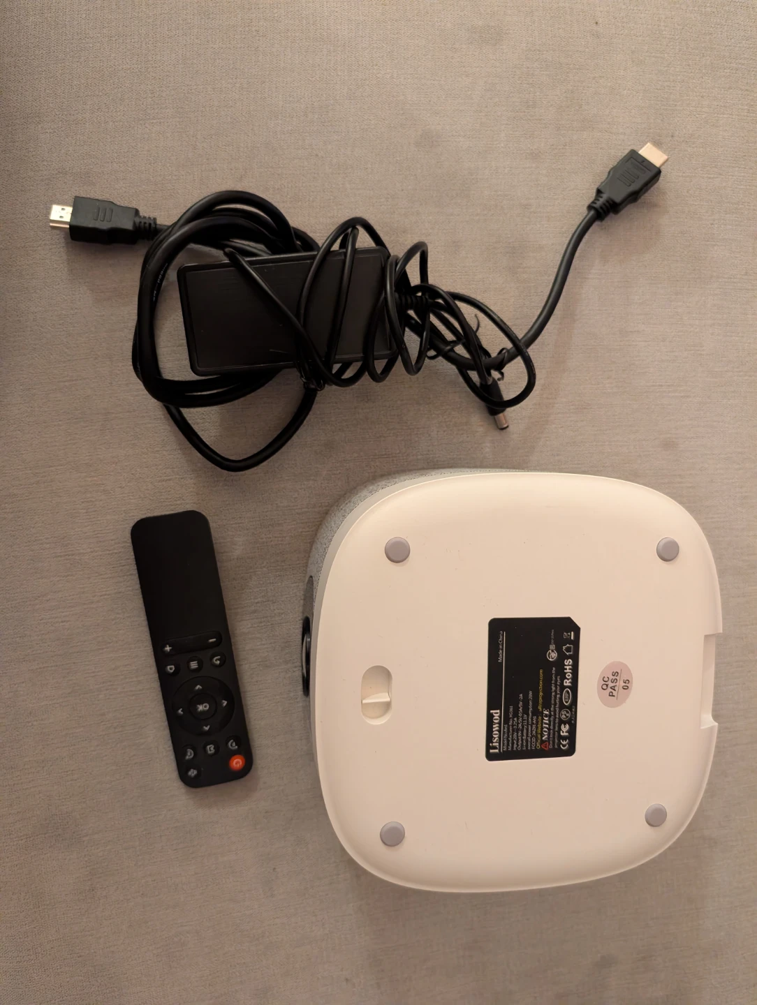 BRAND NEW ~ Lisowod YG361 Mini Projector with Remote - photo 2