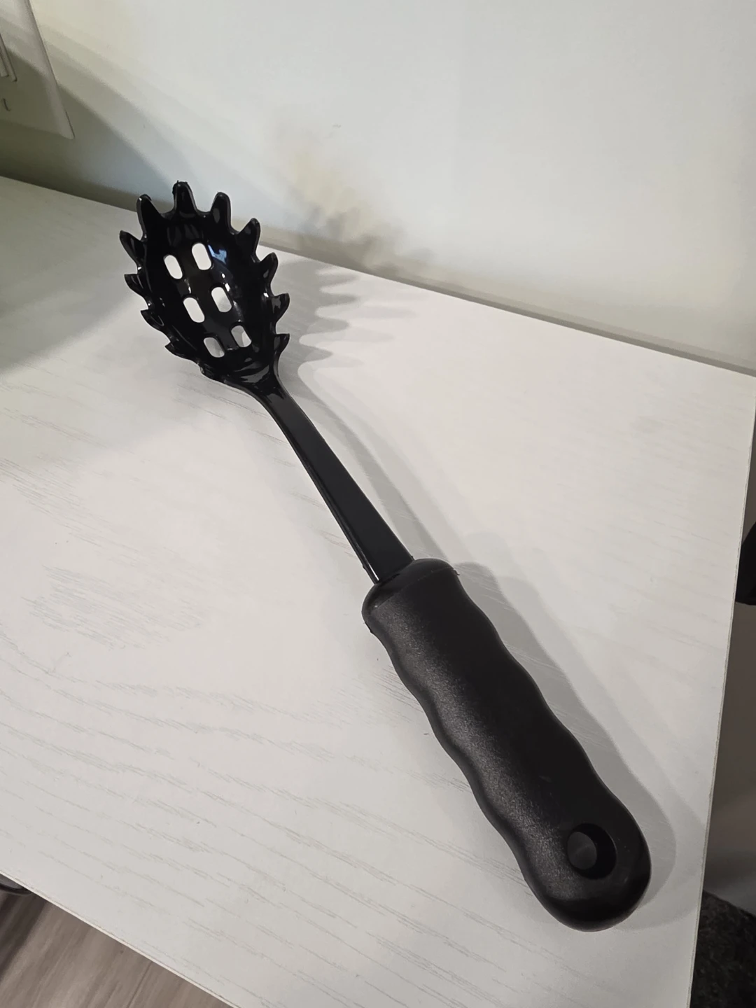 Black Spaghetti Server