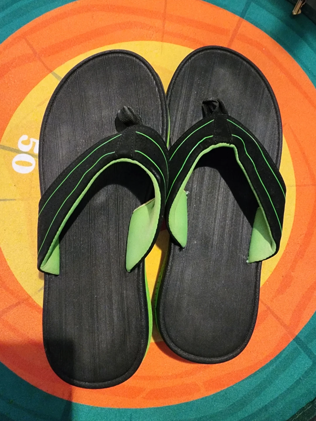 Men's Black & Green Flip Flops Size S - photo 2