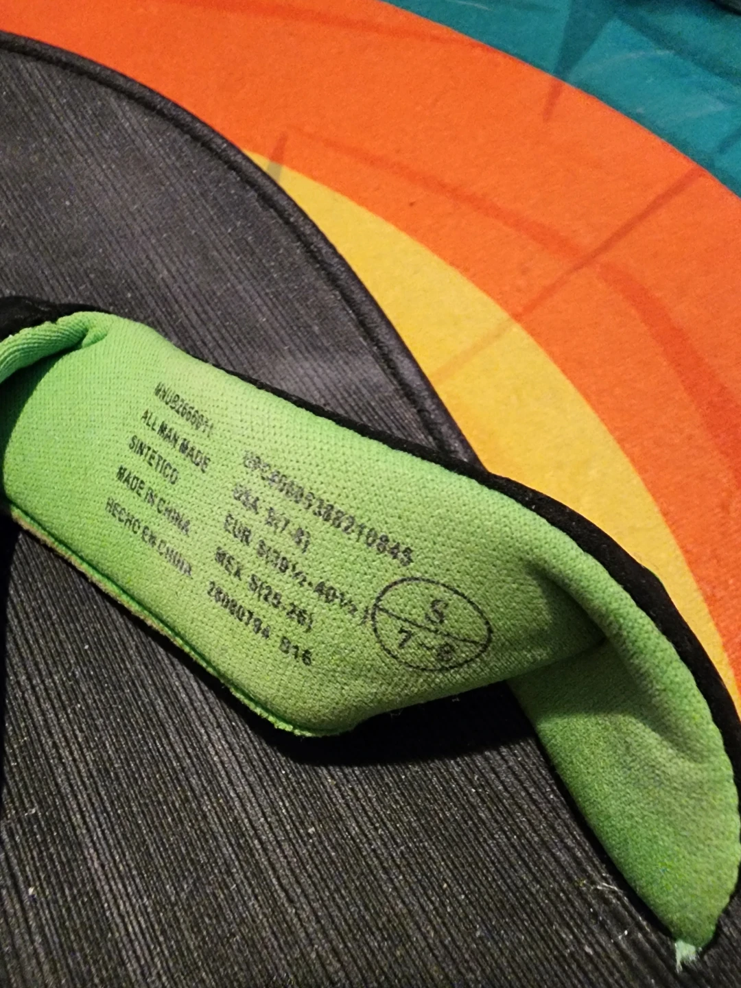 Men's Black & Green Flip Flops Size S - photo 4