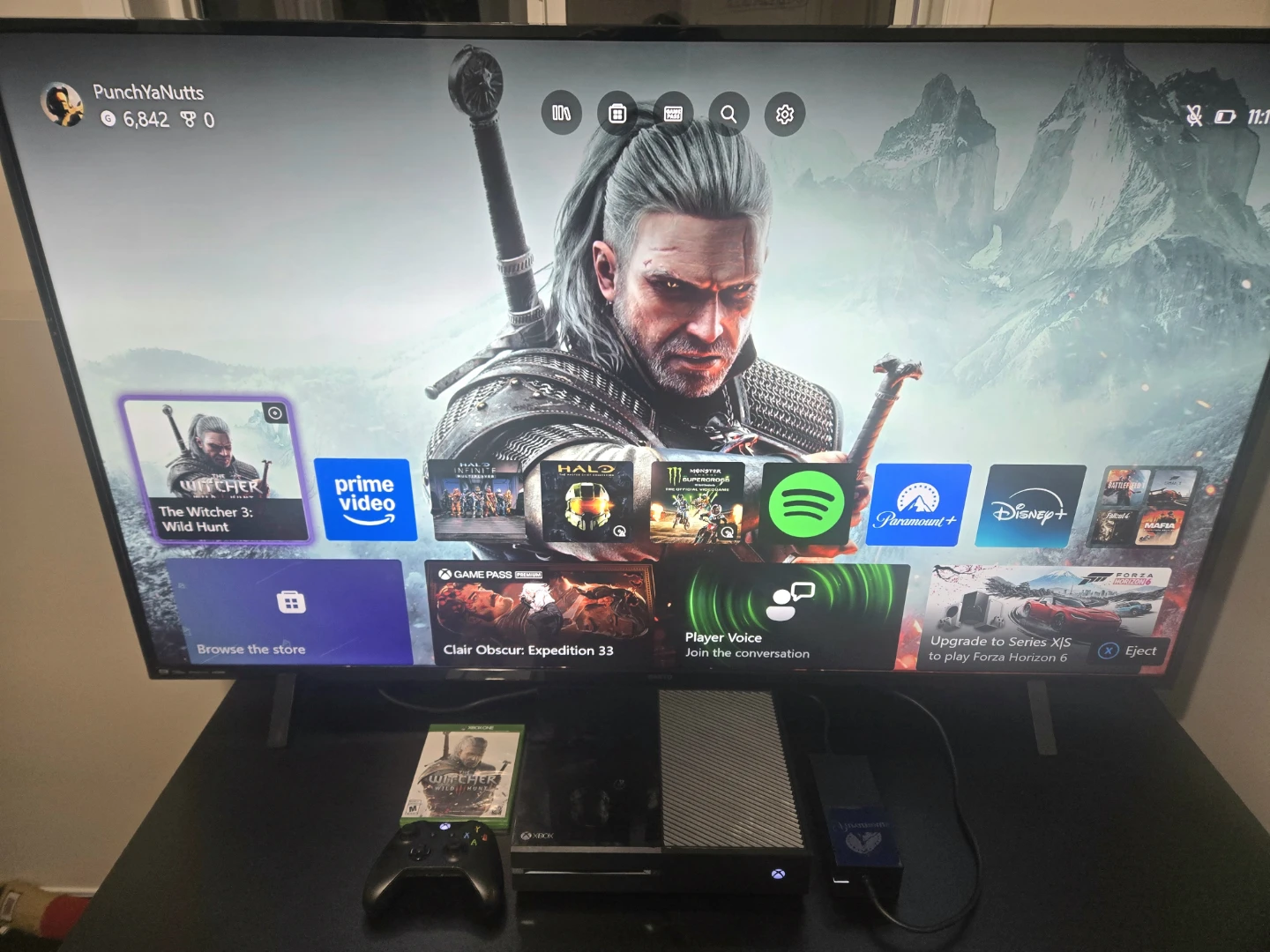 Xbox One + Controller + The Witcher 3
