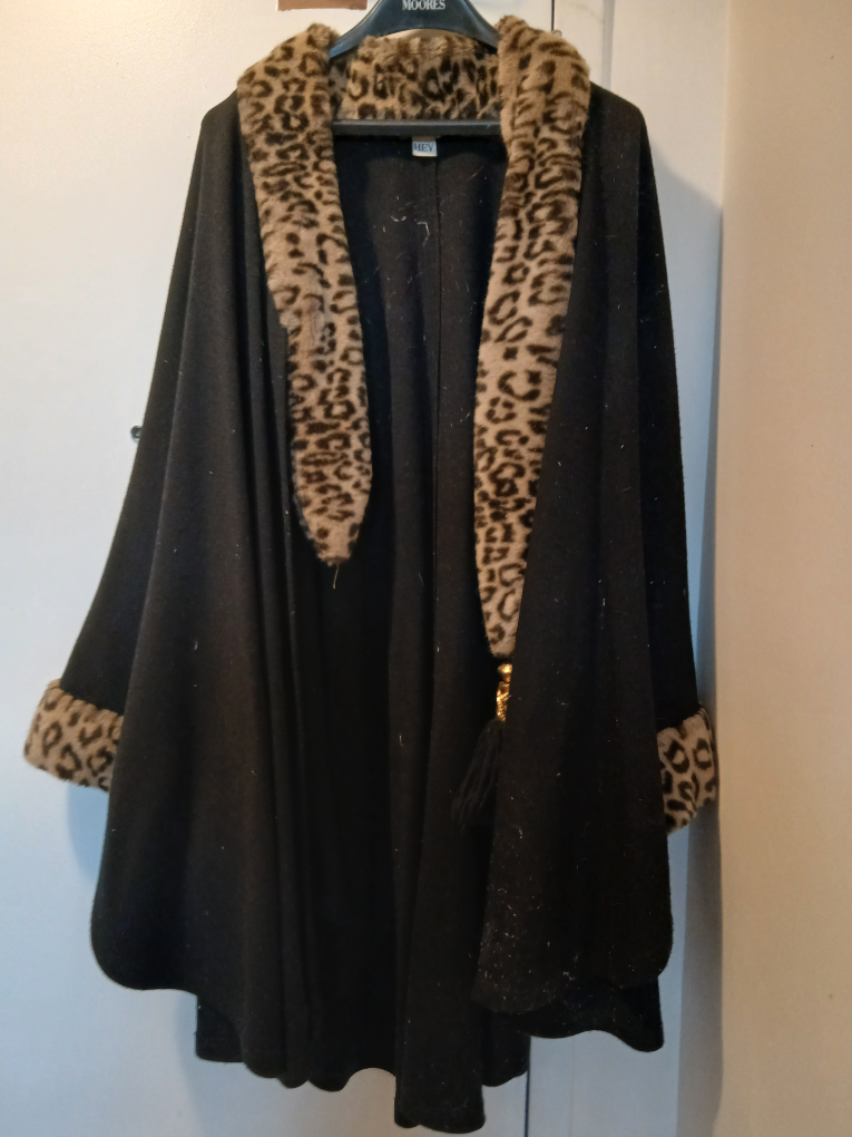 HEY Leopard Print Trim Cape