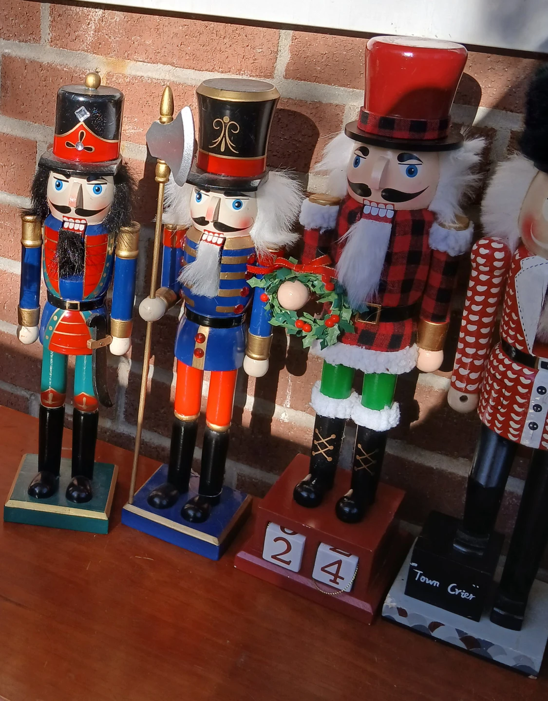 Set of 8 Decorative Nutcrackers - photo 2
