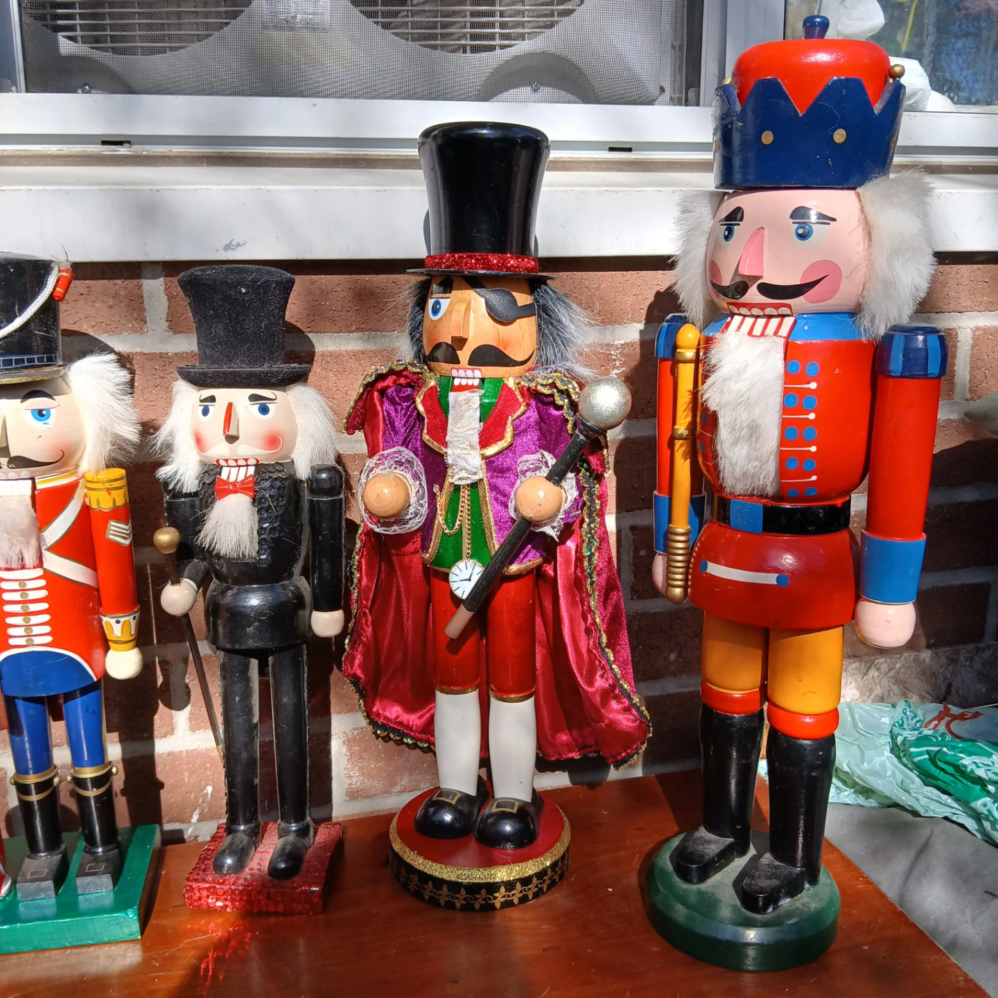 Set of 8 Decorative Nutcrackers - photo 3