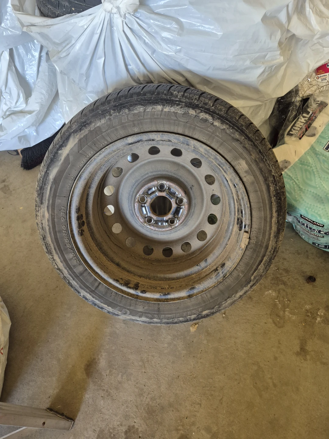 Free tire (punctured) - photo 4