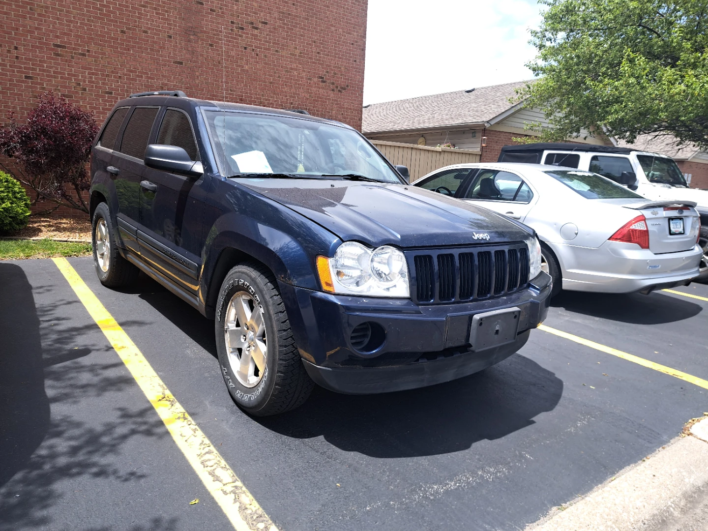 Blue Jeep Grand Cherokee SUV