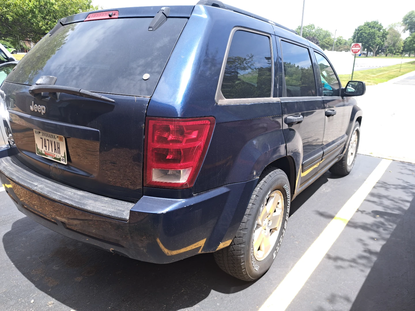 Blue Jeep Grand Cherokee SUV - photo 2