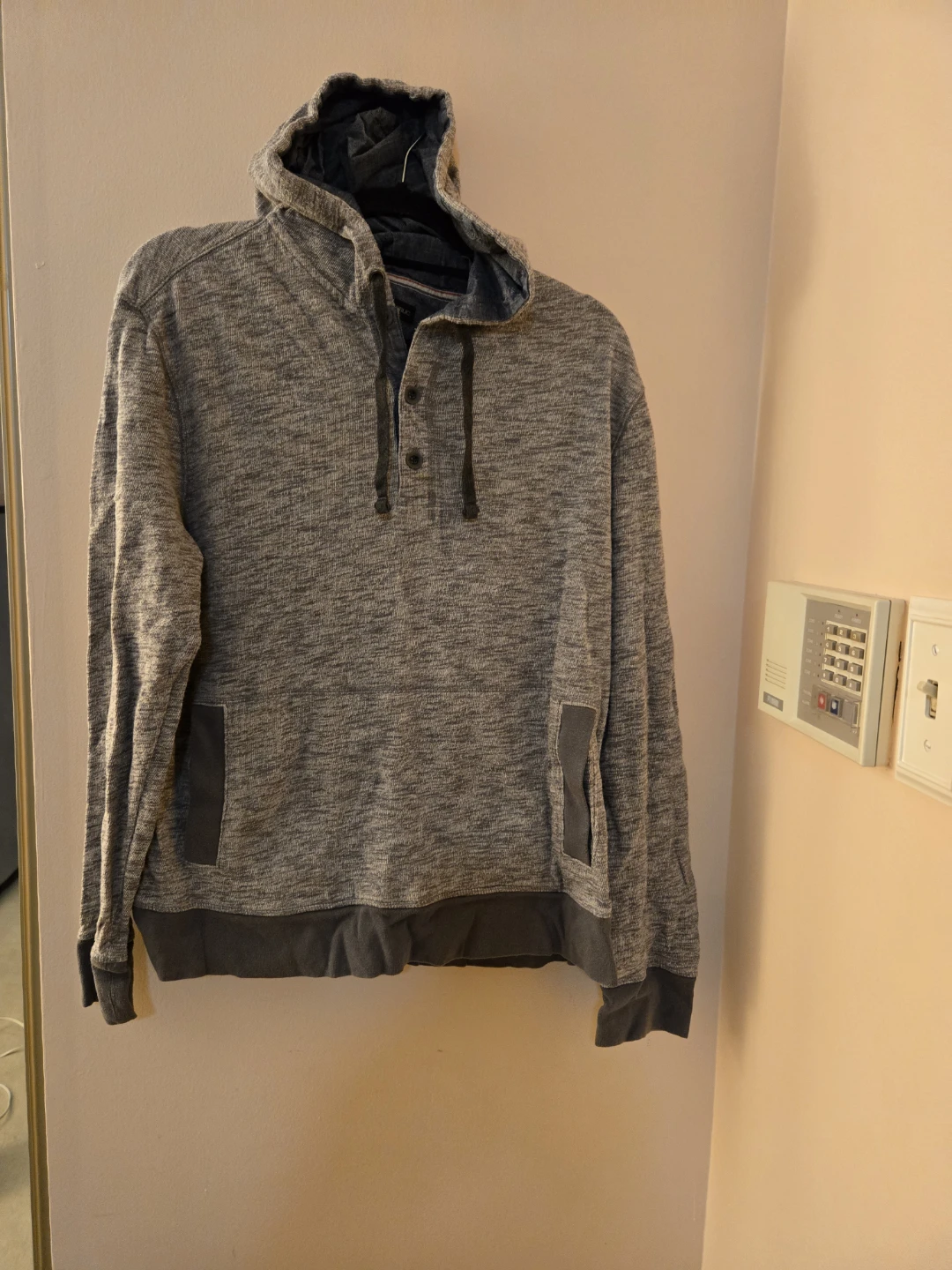 6 Men's Size Large pieces