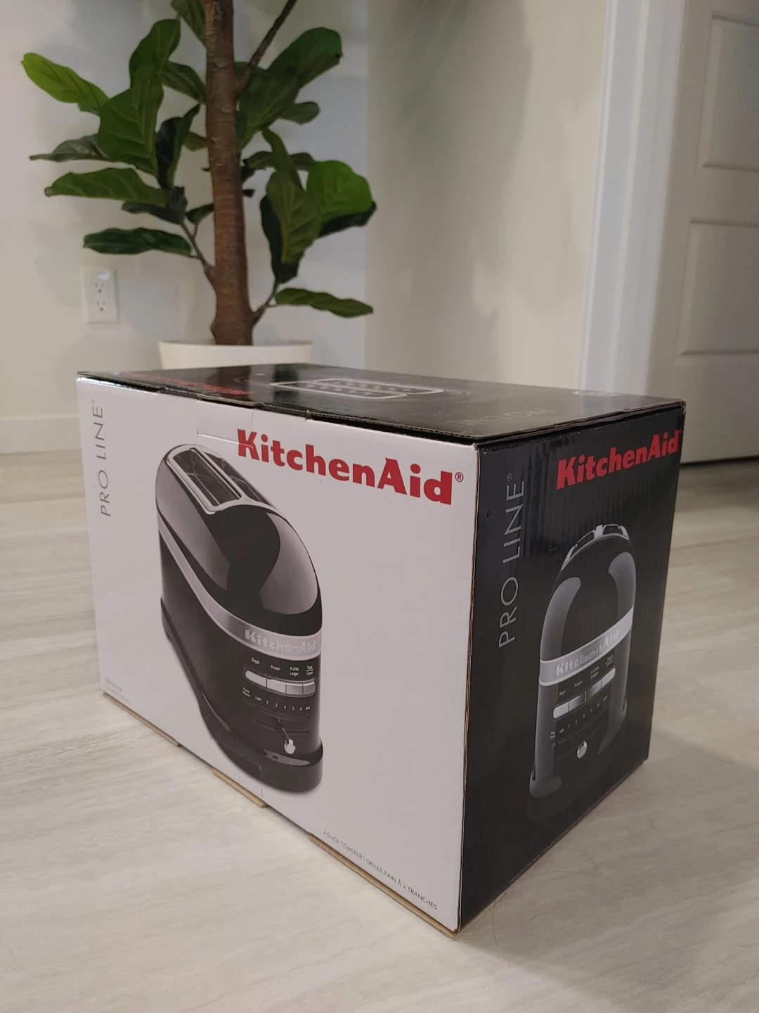A brand new Kitchen Aid Toaster proline 4 Sale OBO!