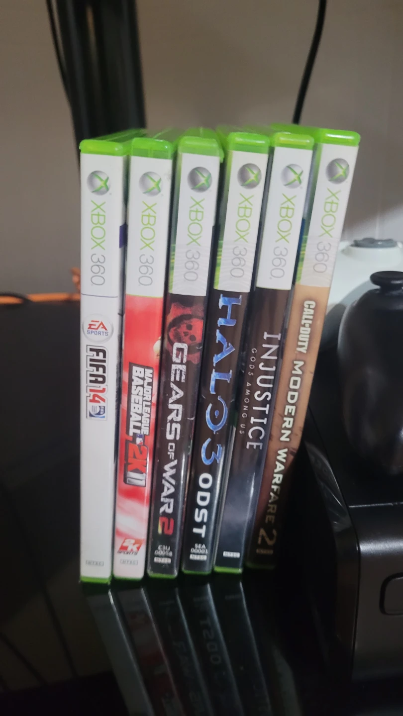 Xbox 360 Console Bundle with 6 Games and 2 Controllers - photo 3