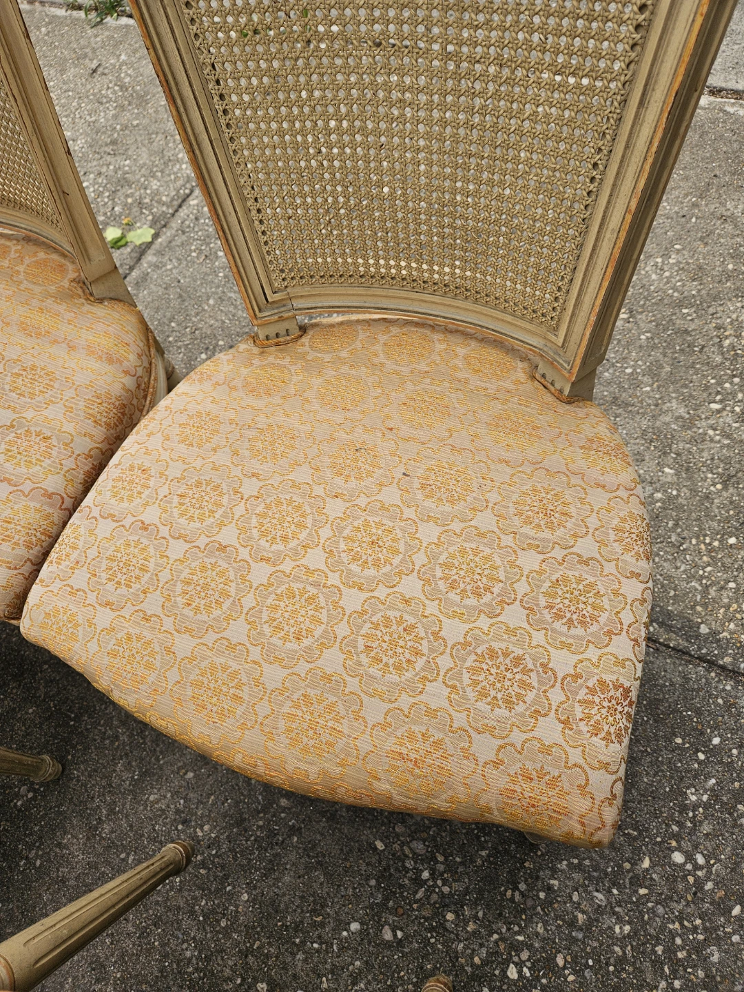 4 vintage cane back chairs - photo 5