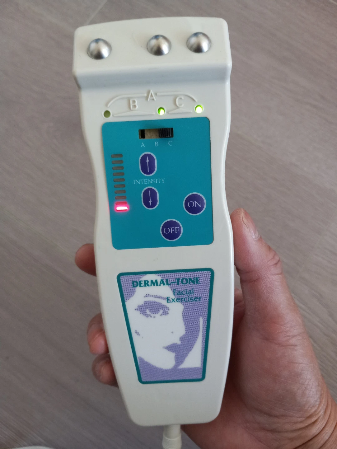 DERMAL-TONE Facial Exerciser -- battery and plug in - photo 4