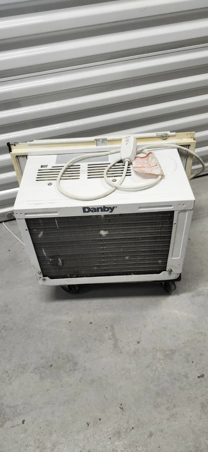 6000 BTU danby window AC - photo 5